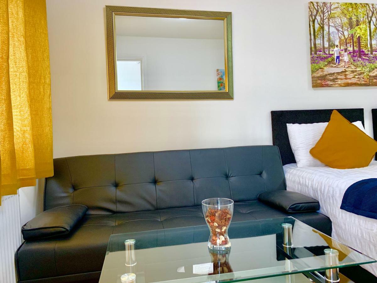 London Studio Apartments, Private Bathrooms And Parking Ilford Eksteriør billede