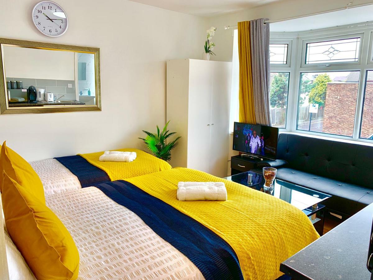 London Studio Apartments, Private Bathrooms And Parking Ilford Eksteriør billede
