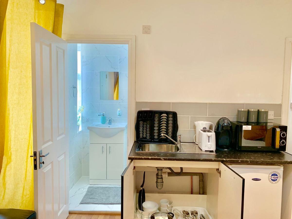 London Studio Apartments, Private Bathrooms And Parking Ilford Eksteriør billede