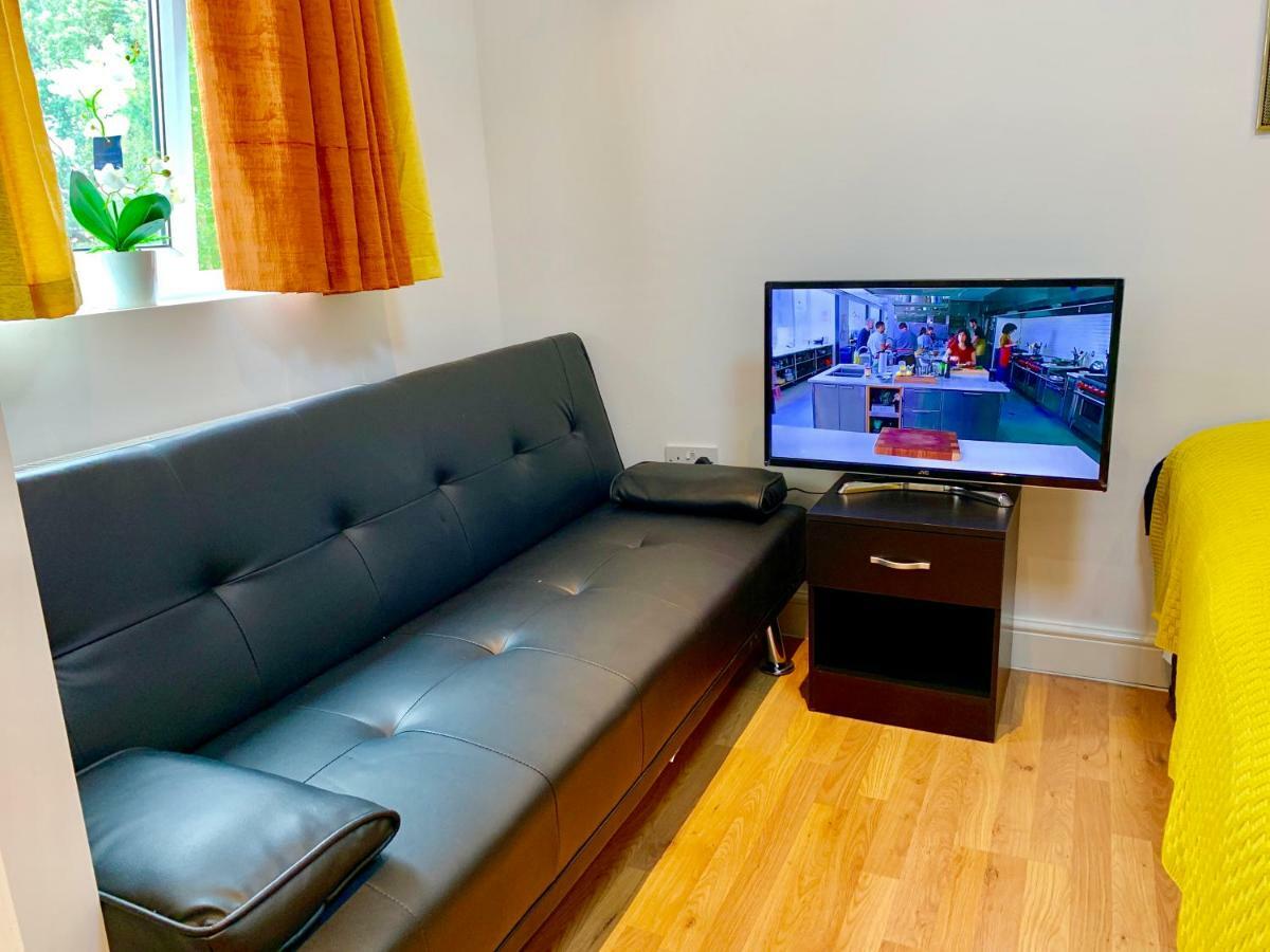 London Studio Apartments, Private Bathrooms And Parking Ilford Eksteriør billede
