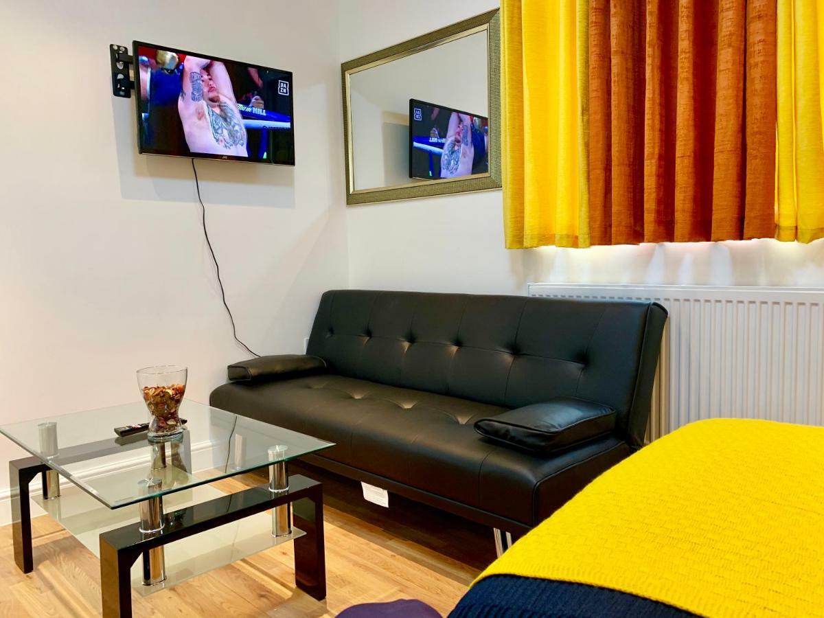 London Studio Apartments, Private Bathrooms And Parking Ilford Eksteriør billede