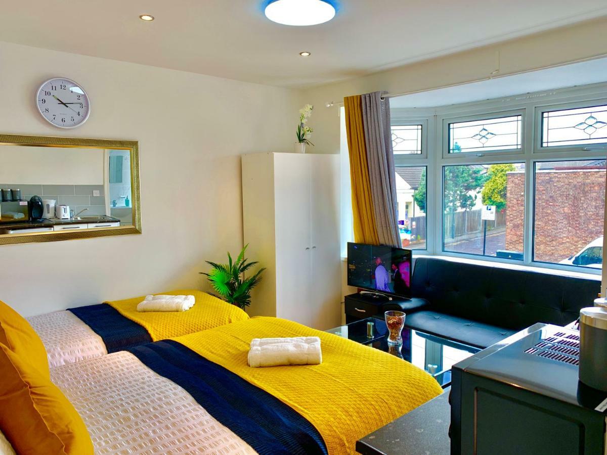 London Studio Apartments, Private Bathrooms And Parking Ilford Eksteriør billede